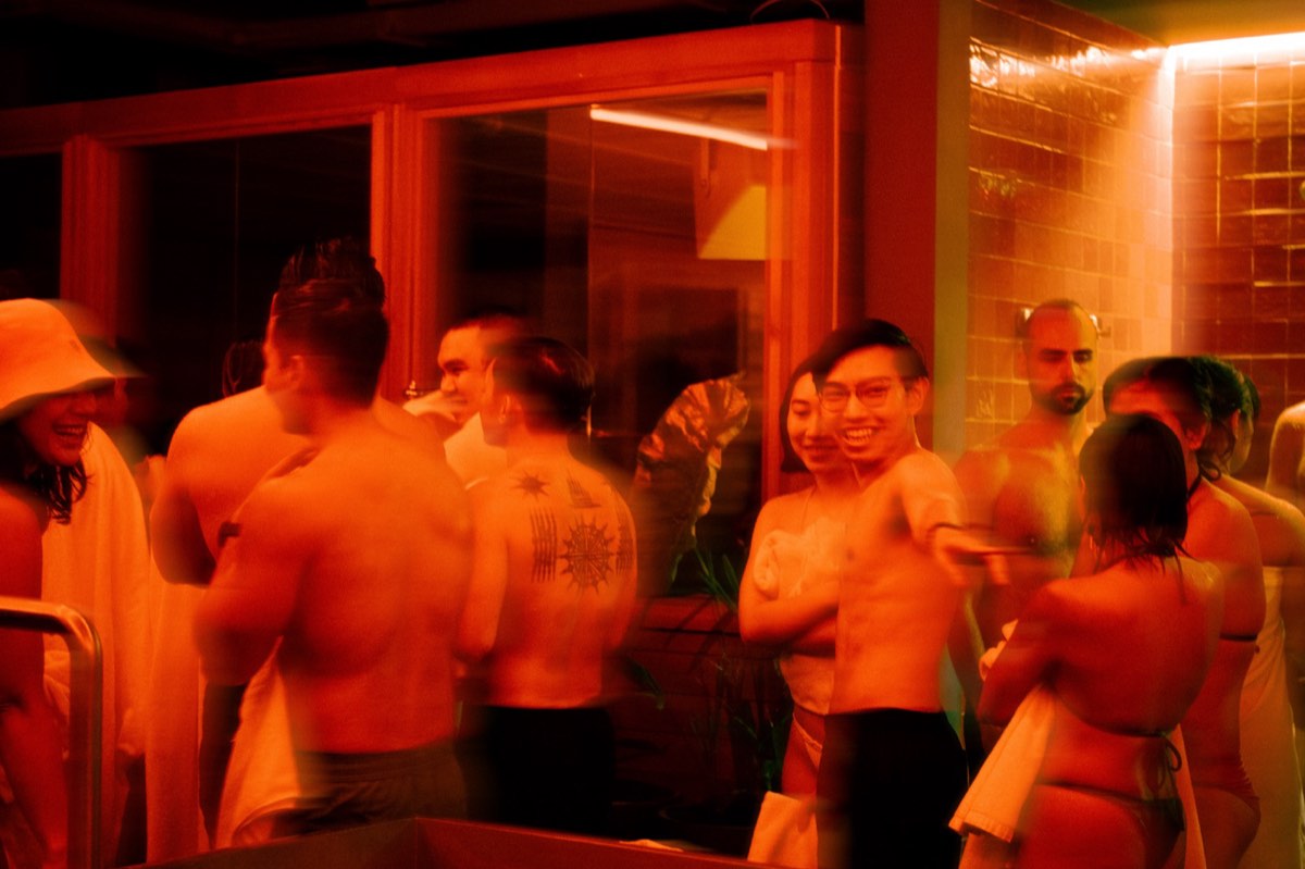 Guests talking and laughing between rounds